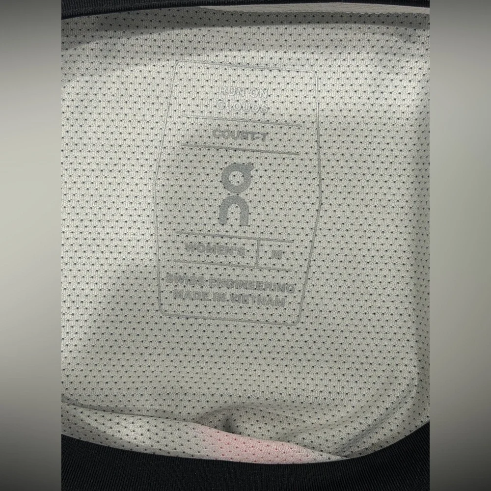 On Running DriFit Women's Black Short-Sleeve Tee with Pink Graphic - Picture 3 of 6